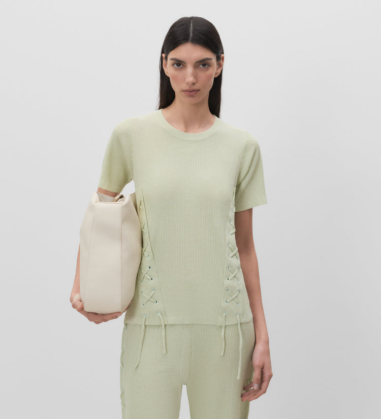 Top tricot eyelets