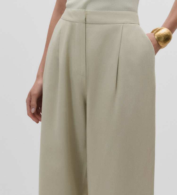 Wide pleated trousers