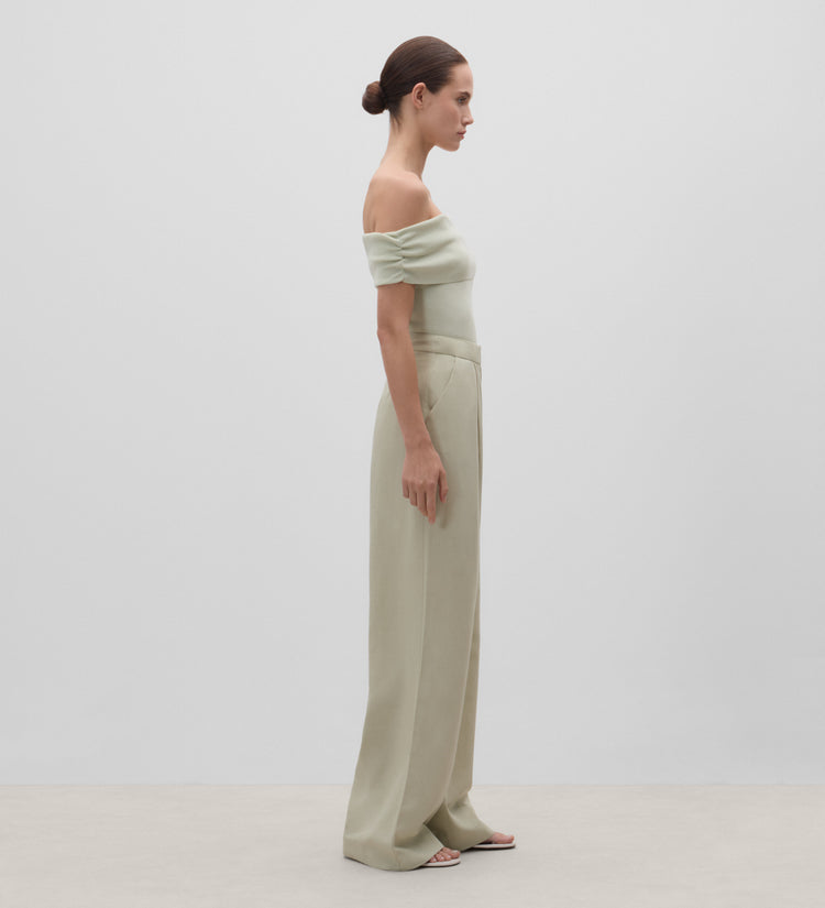 Wide pleated trousers