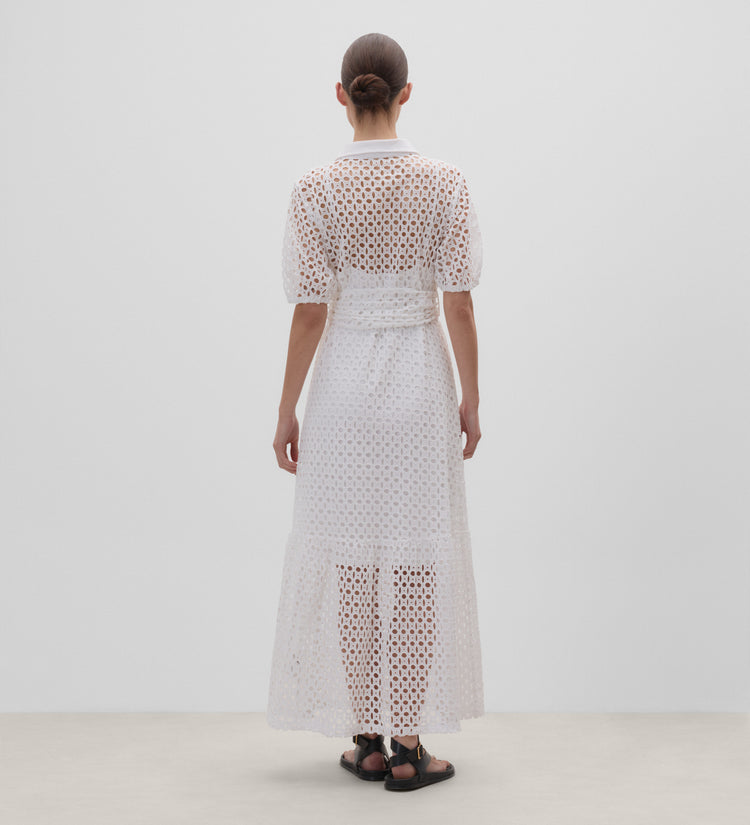 Robe en coton brodé