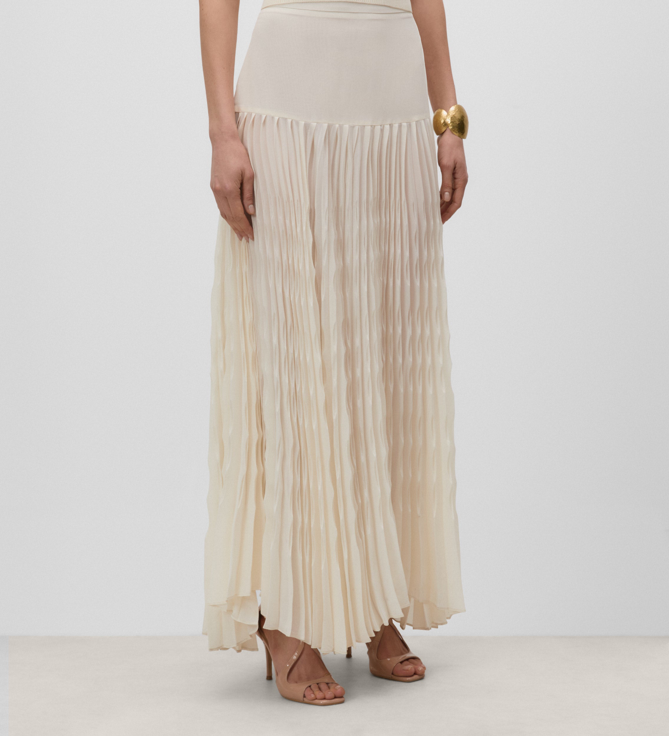 Long pleated skirt