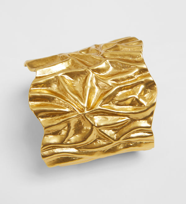 Wide three-dimensional bracelet