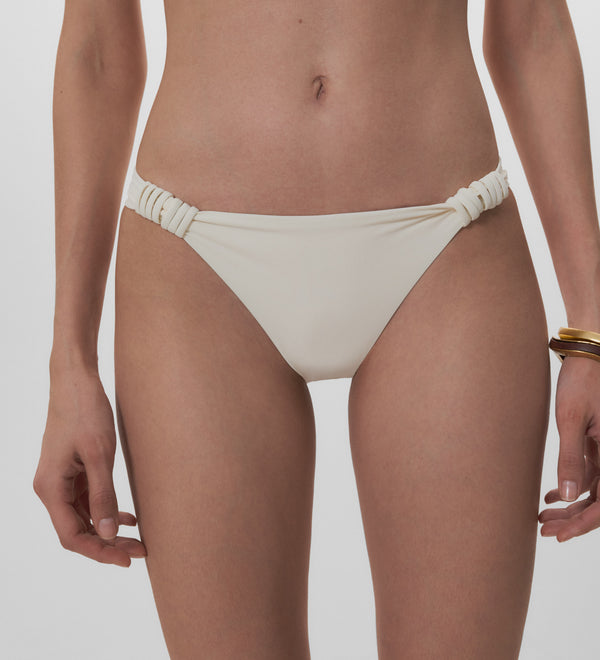 Braguita de bikini clásica