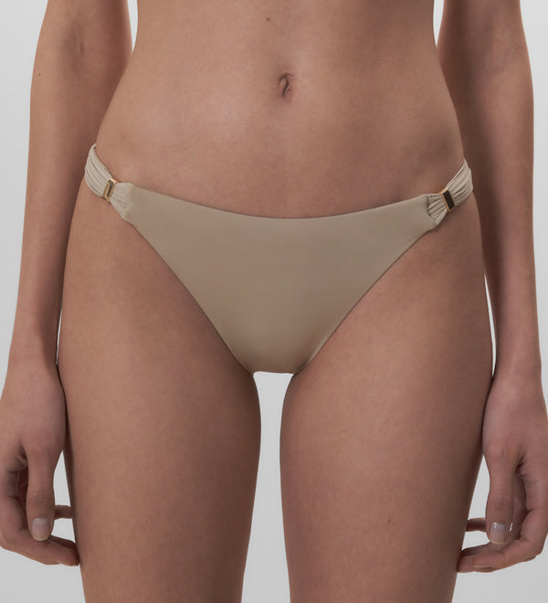Braguita de bikini clásica
