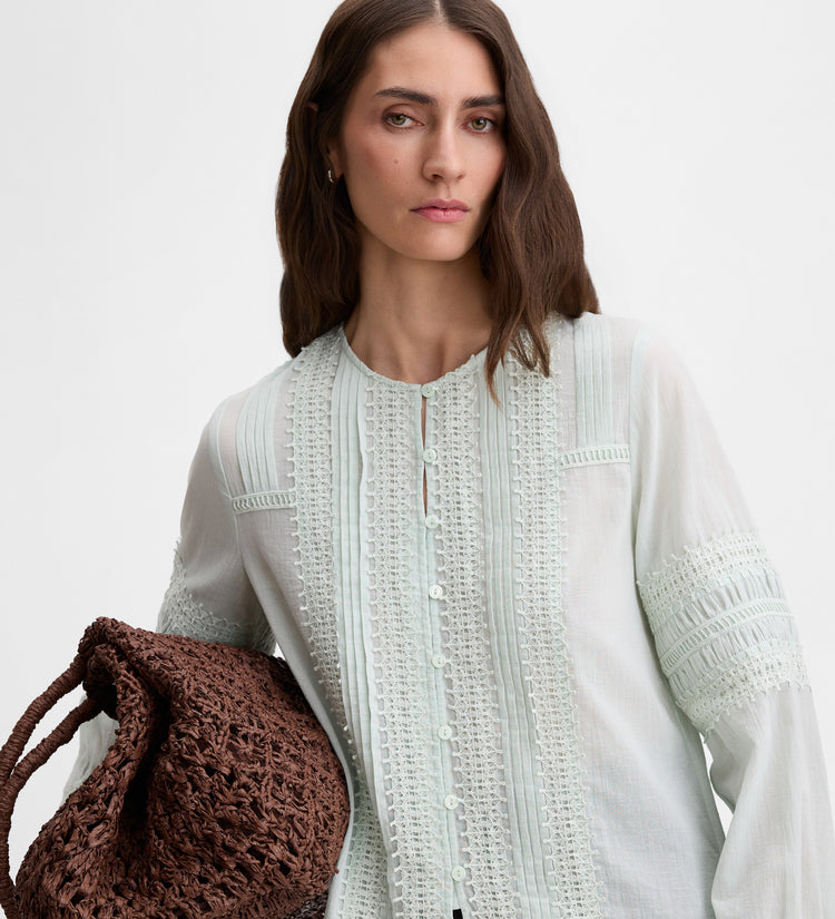 Blusa con pasamanerias