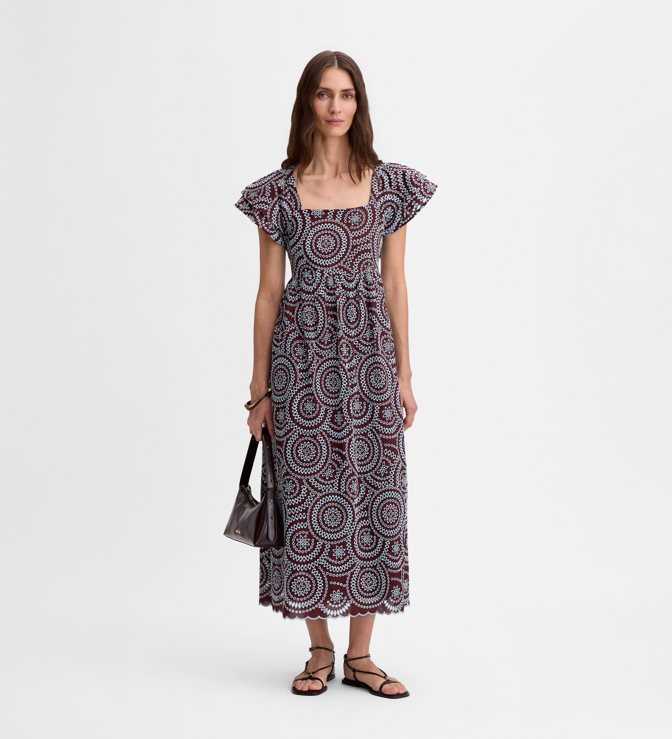 Vestido bordado contraste