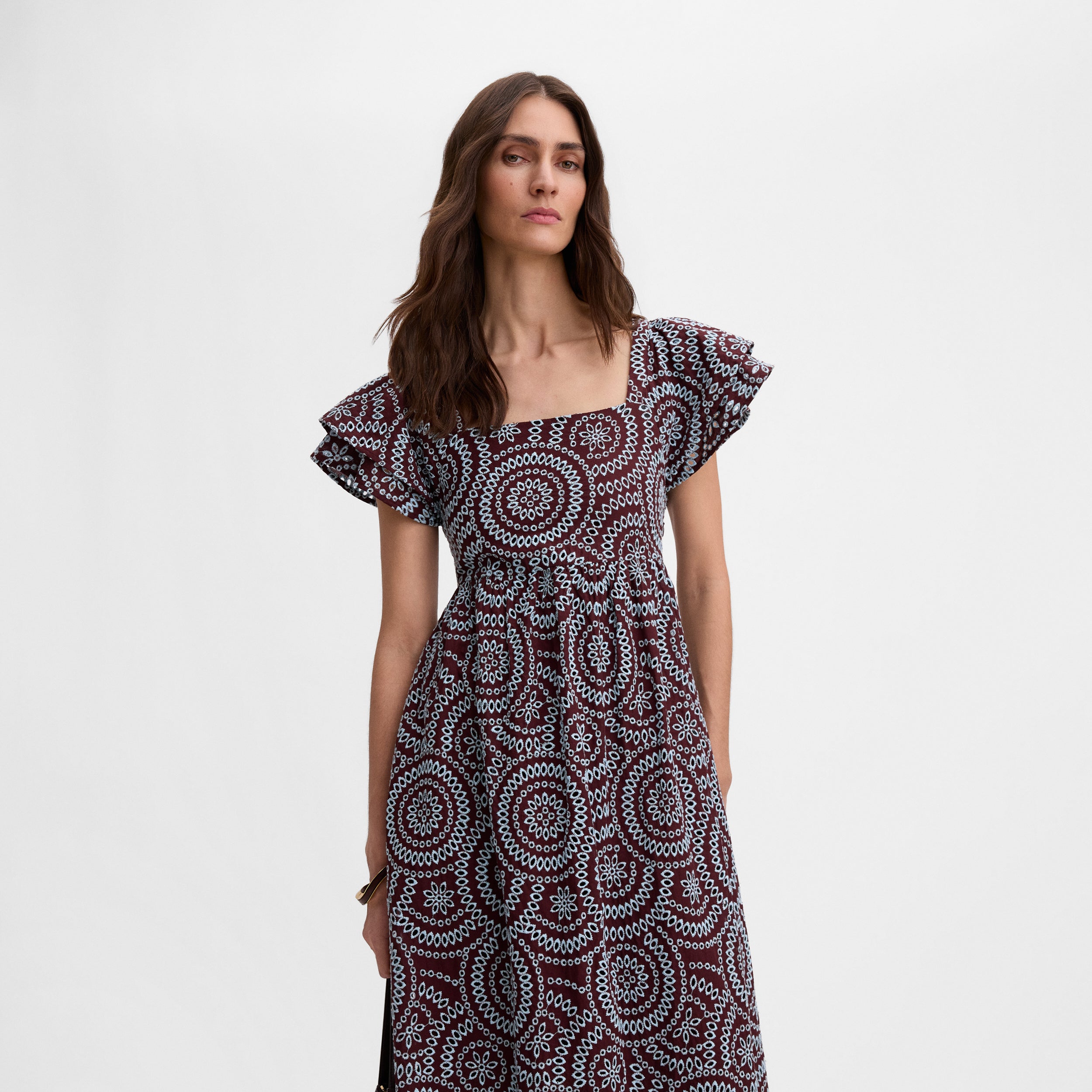 Vestido bordado contraste