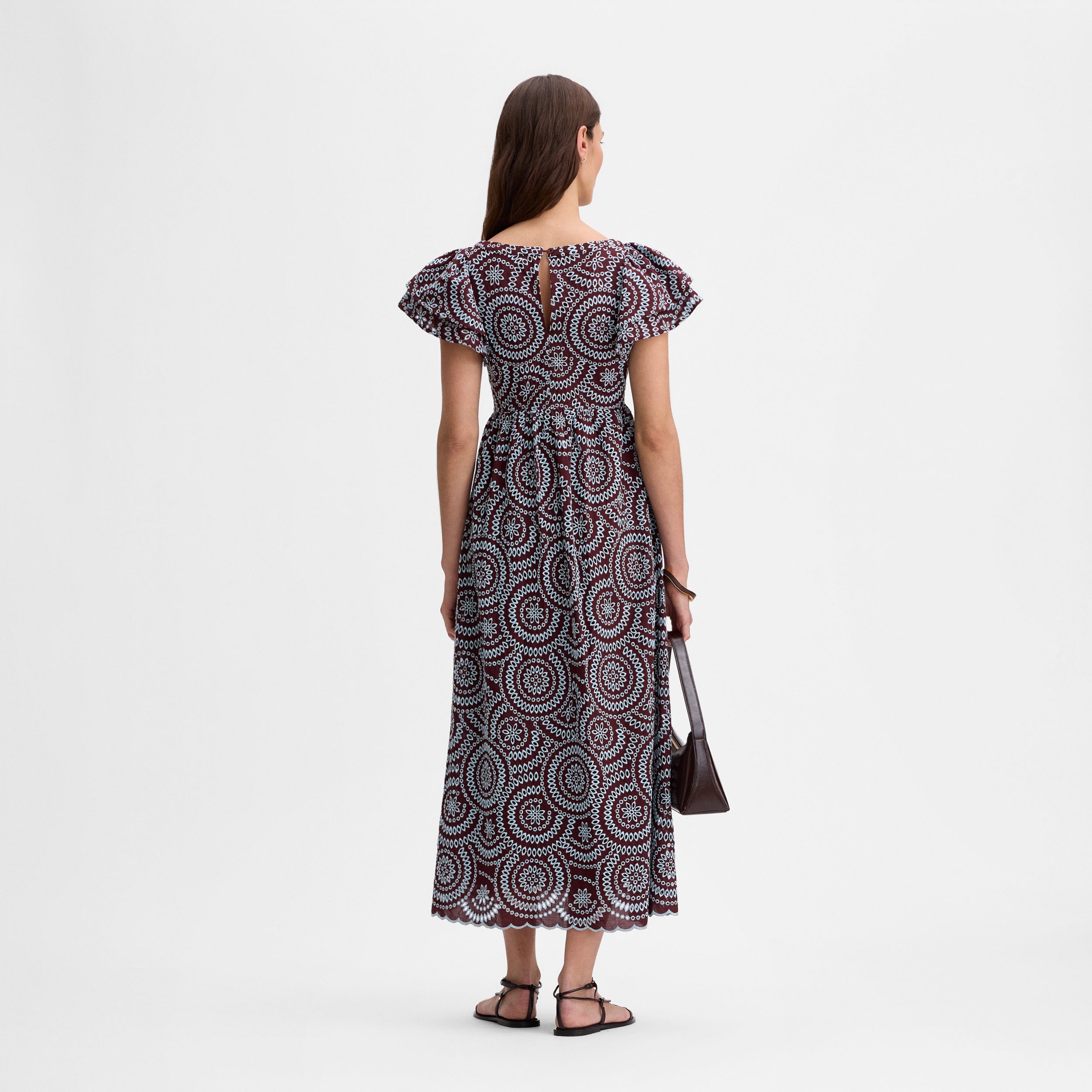 Vestido bordado contraste