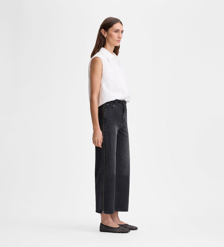 Cropped jeans with zippers