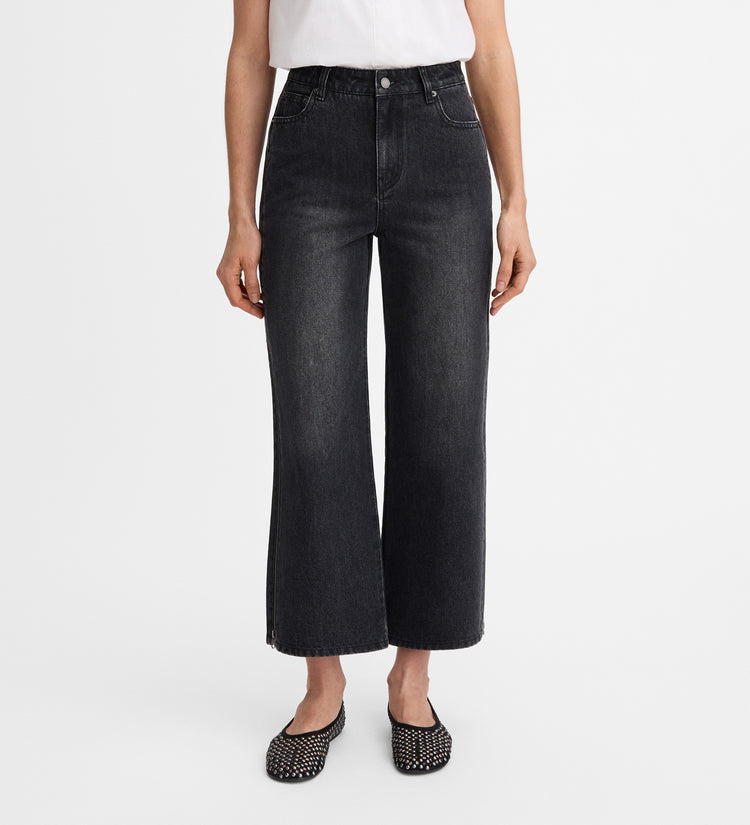 Cropped jeans with zippers