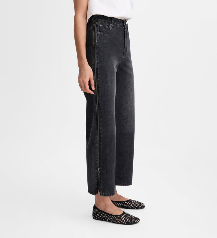 Cropped jeans with zippers