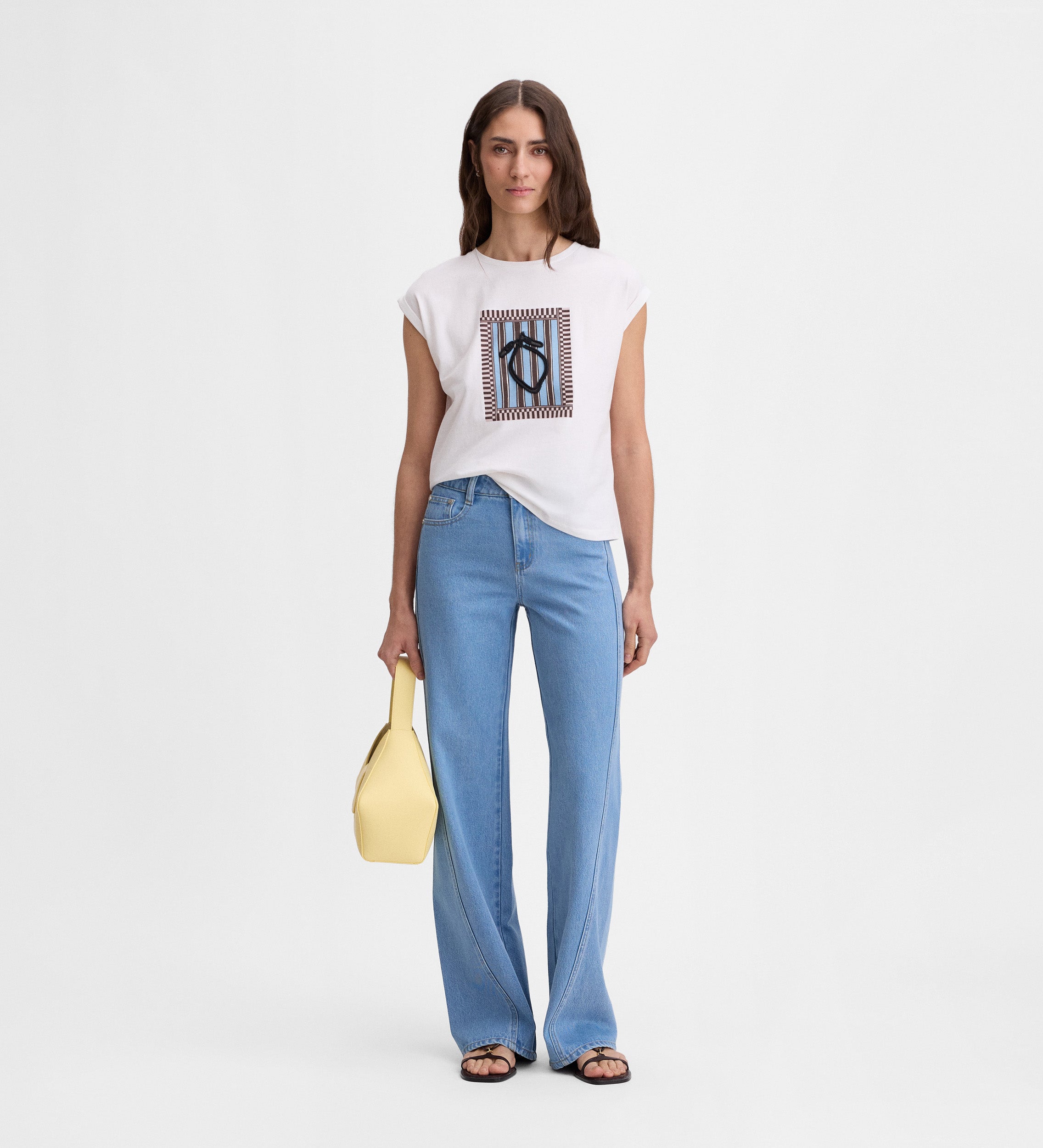 Camiseta con bordado