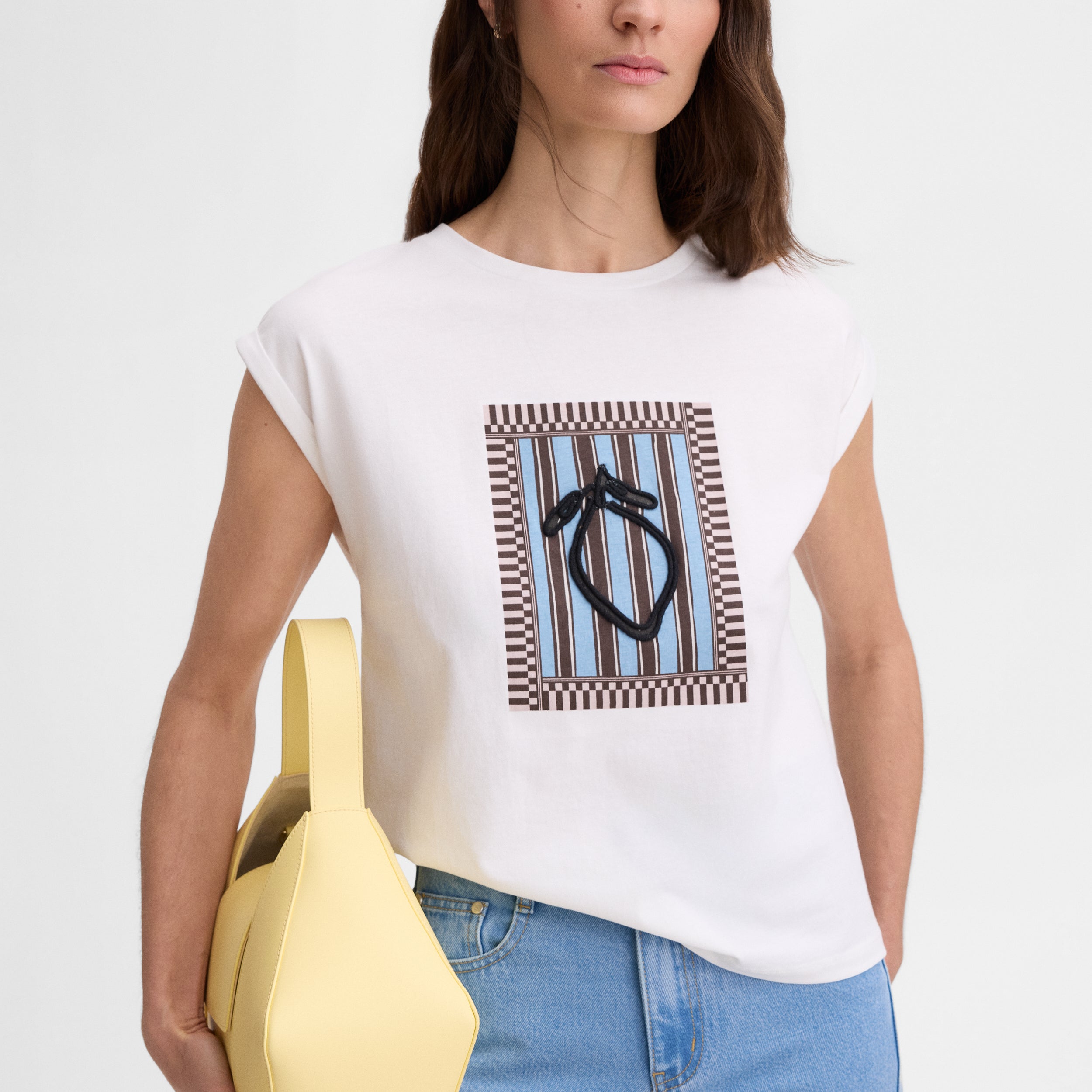 Camiseta con bordado