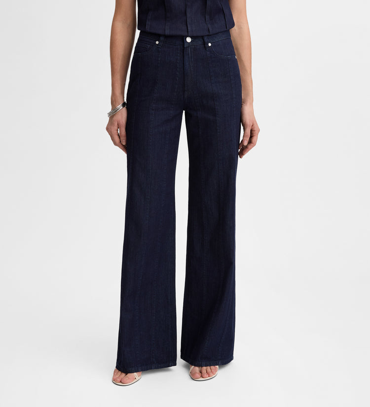 Jeans with topstitching details