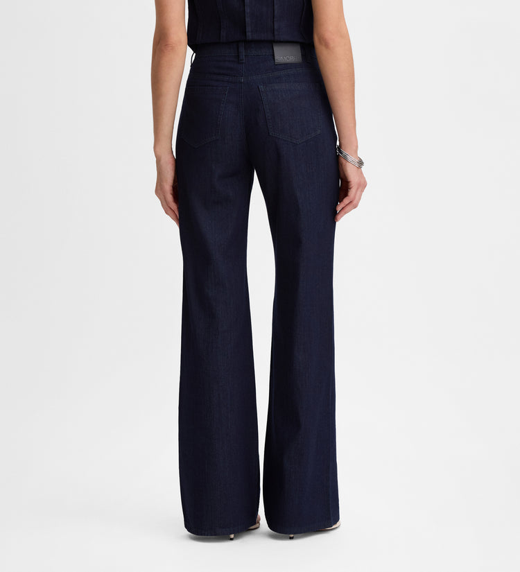 Jeans with topstitching details