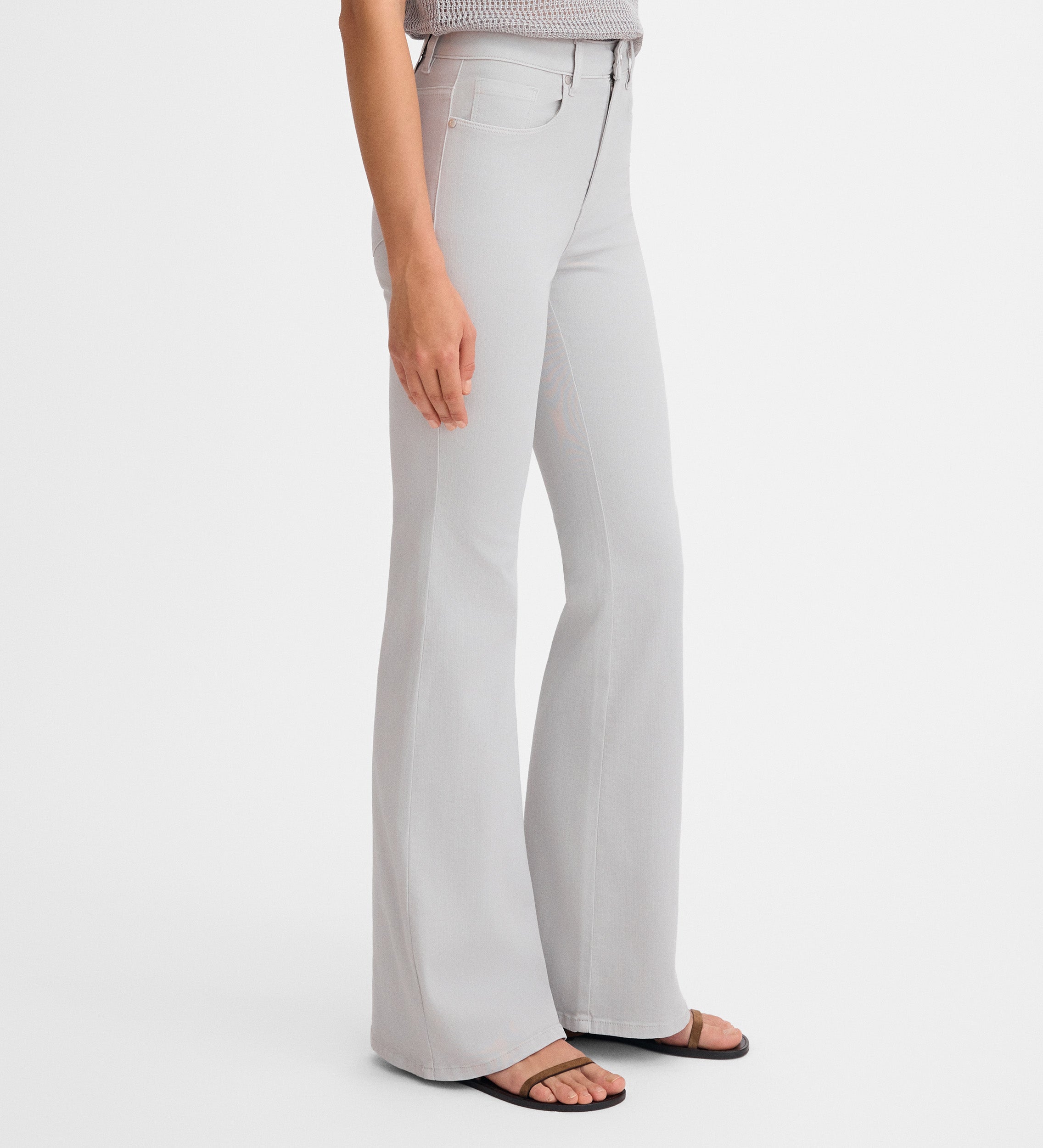 Pantalón vaquero acampanado