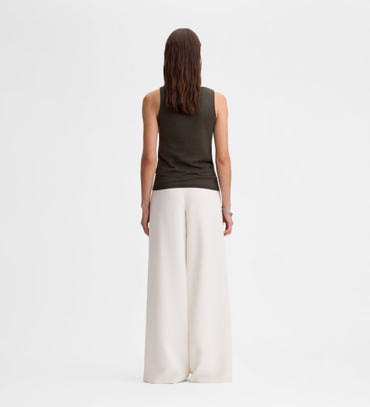 Sleeveless knit top