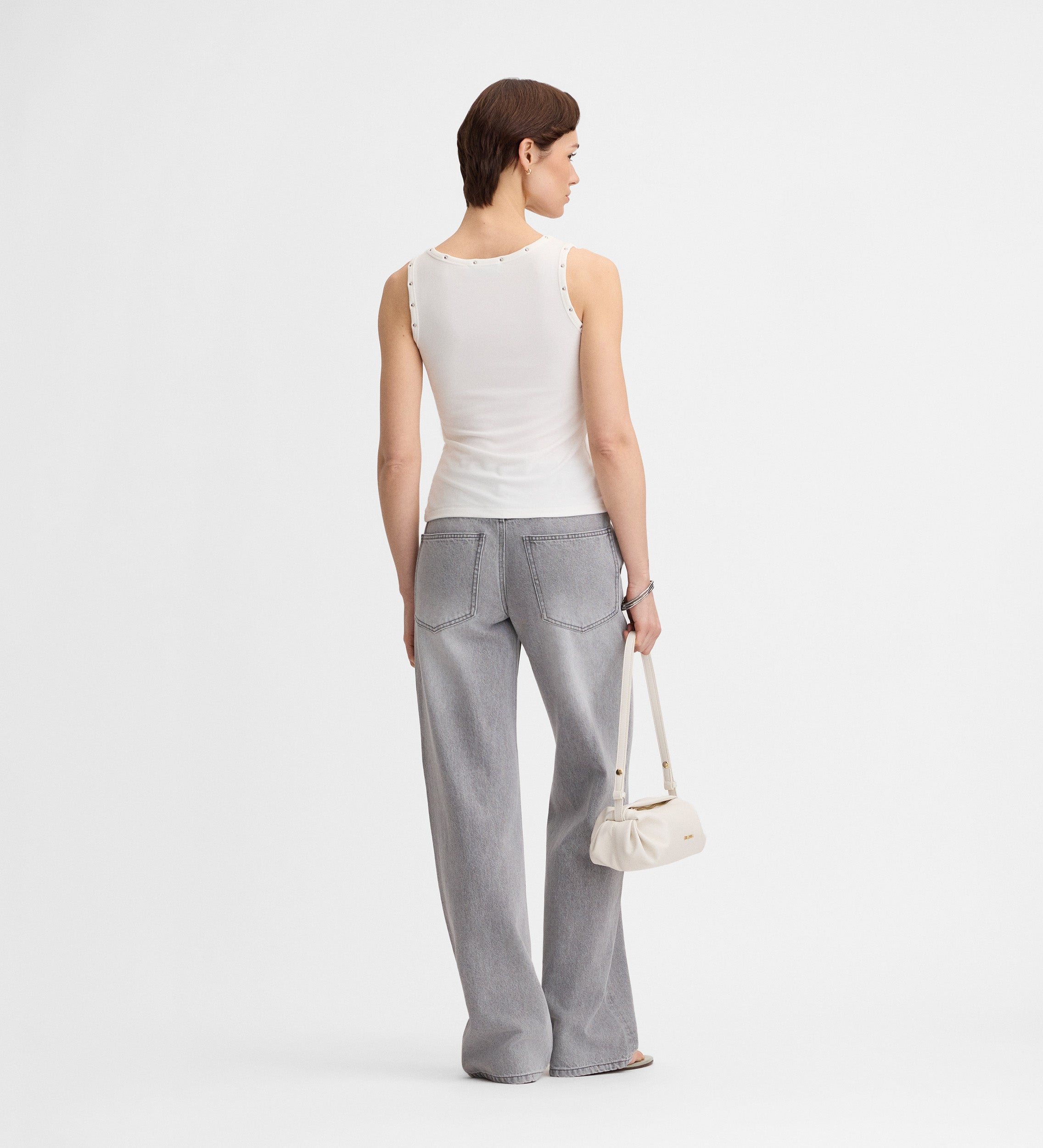 Sleeveless t-shirt with rivets