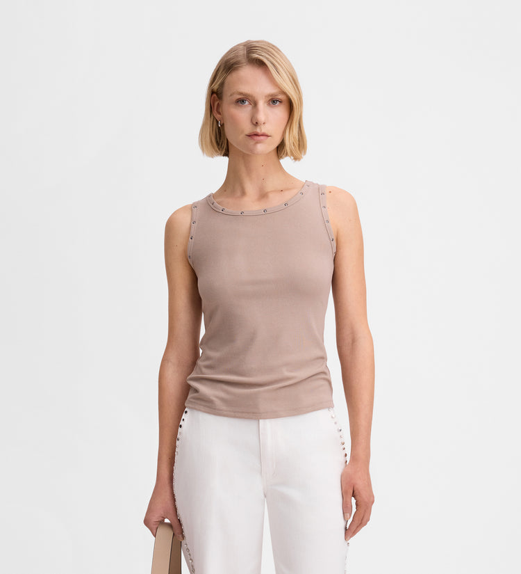 Sleeveless rivets t-shirt