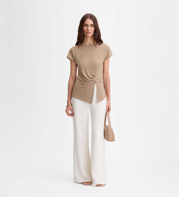 Camiseta asimétrica hebilla