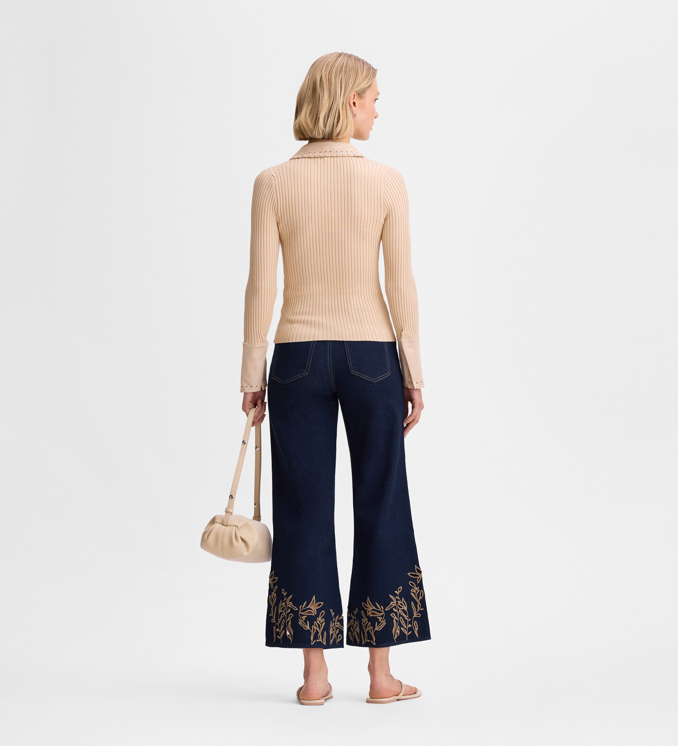 Pantalón vaquero crop bordado