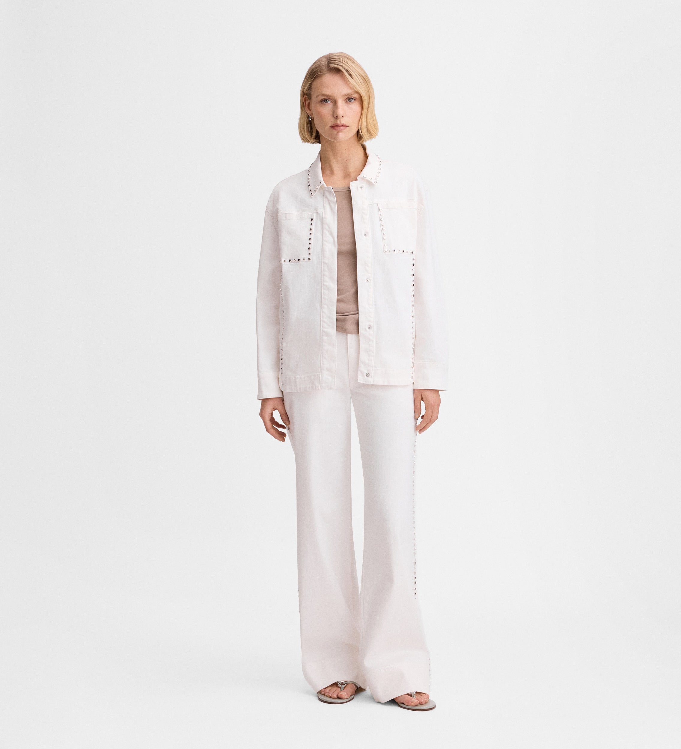 Pantalón vaquero remaches