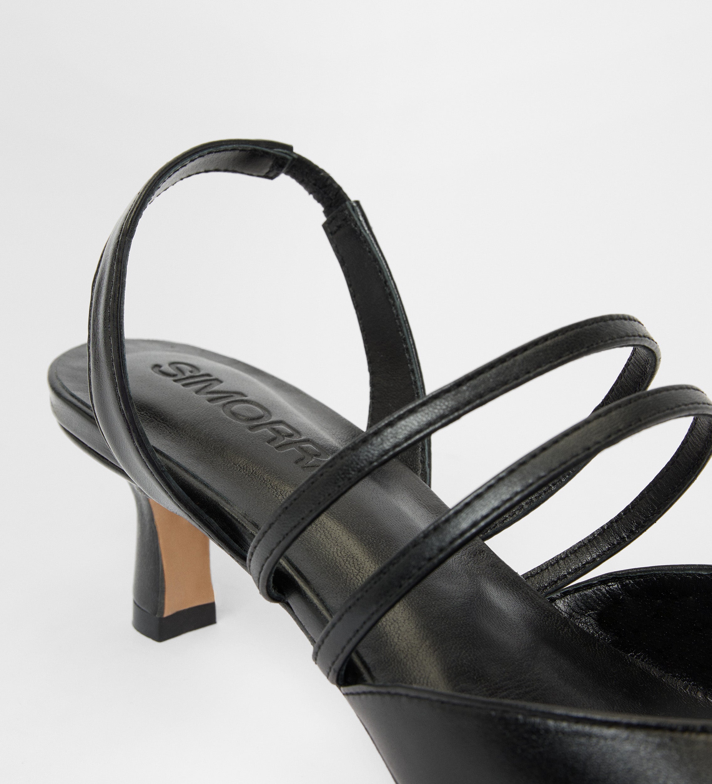 Pointed toe kitten heel