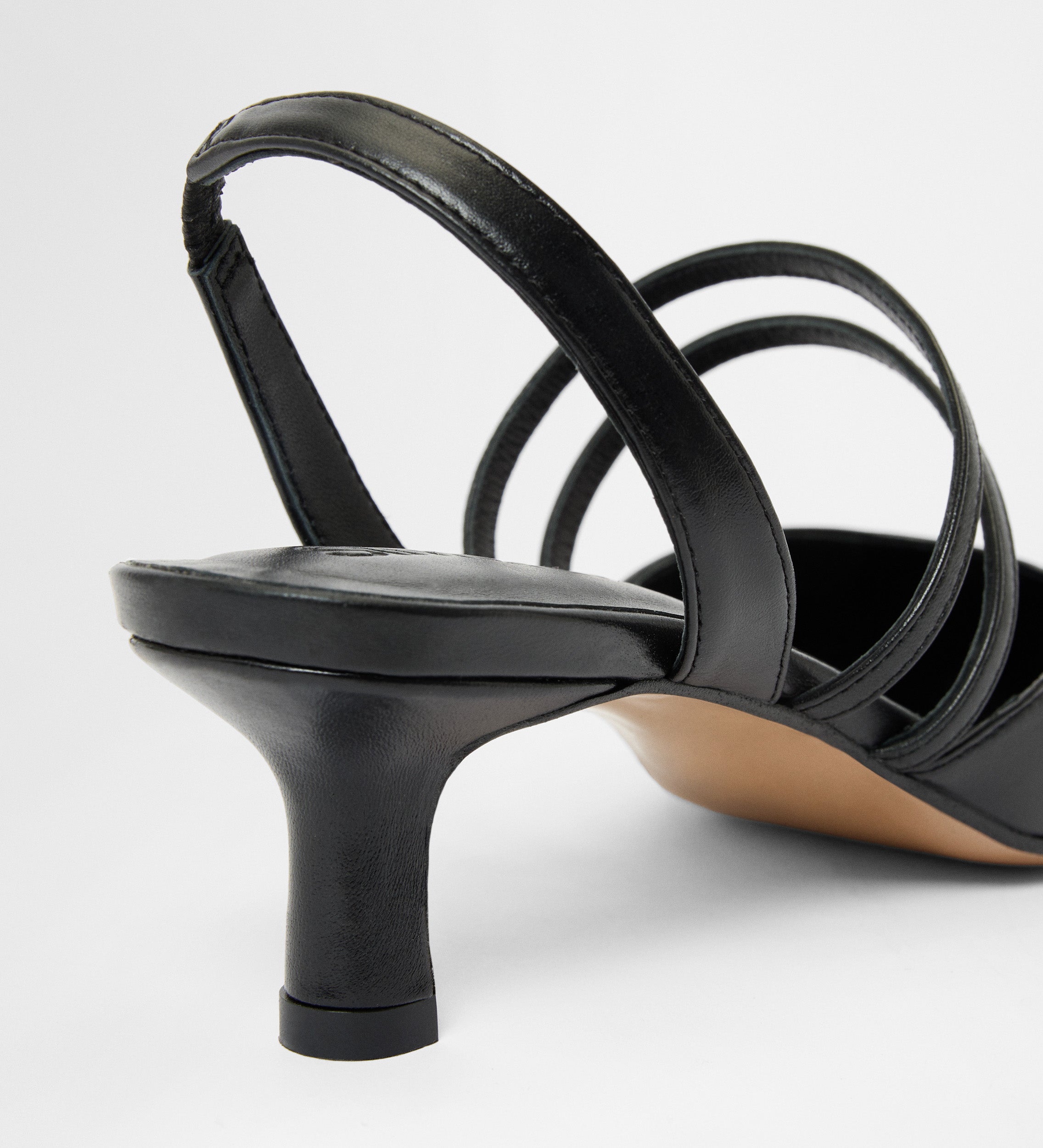 Pointed toe kitten heel