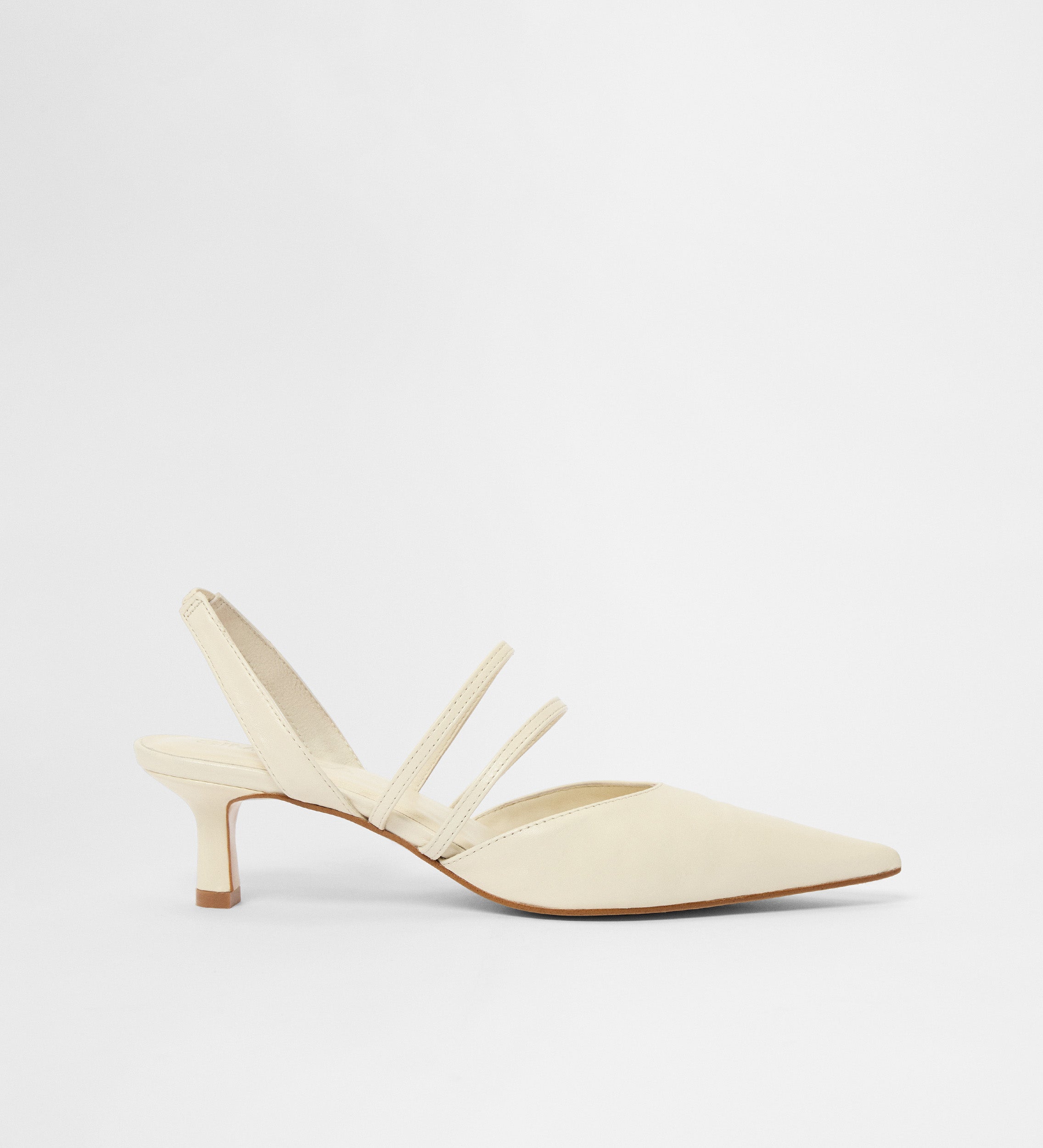 Pointed toe kitten heel