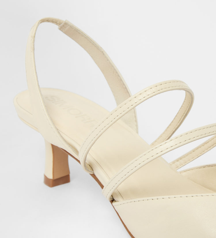 Pointed toe kitten heel