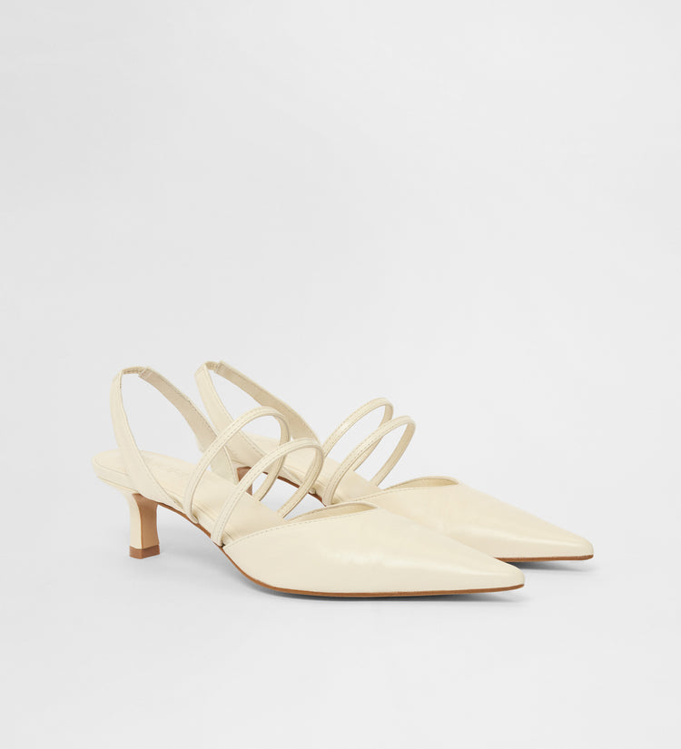 Pointed toe kitten heel