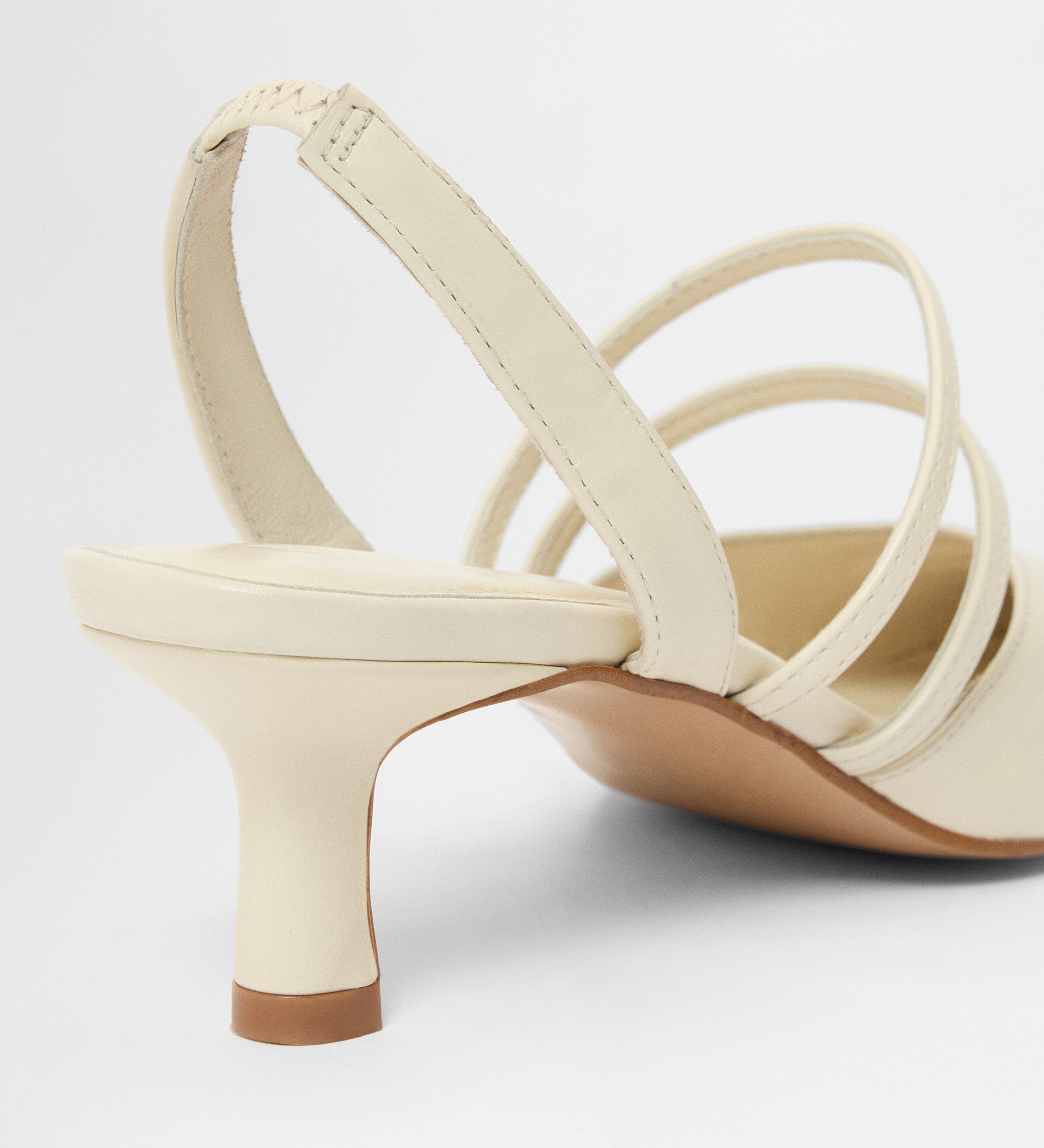 Pointed toe kitten heel