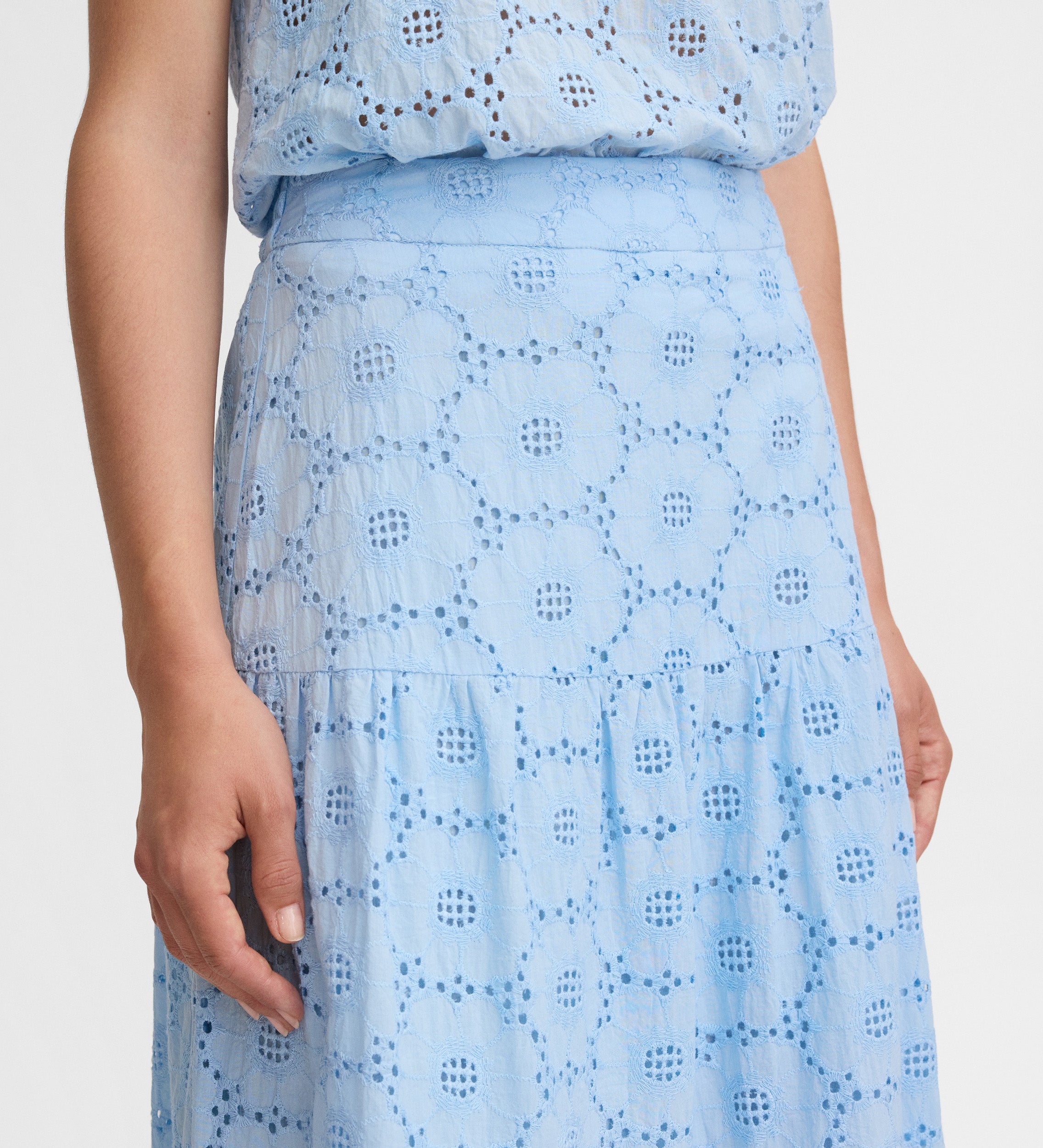 Embroidered cotton skirt