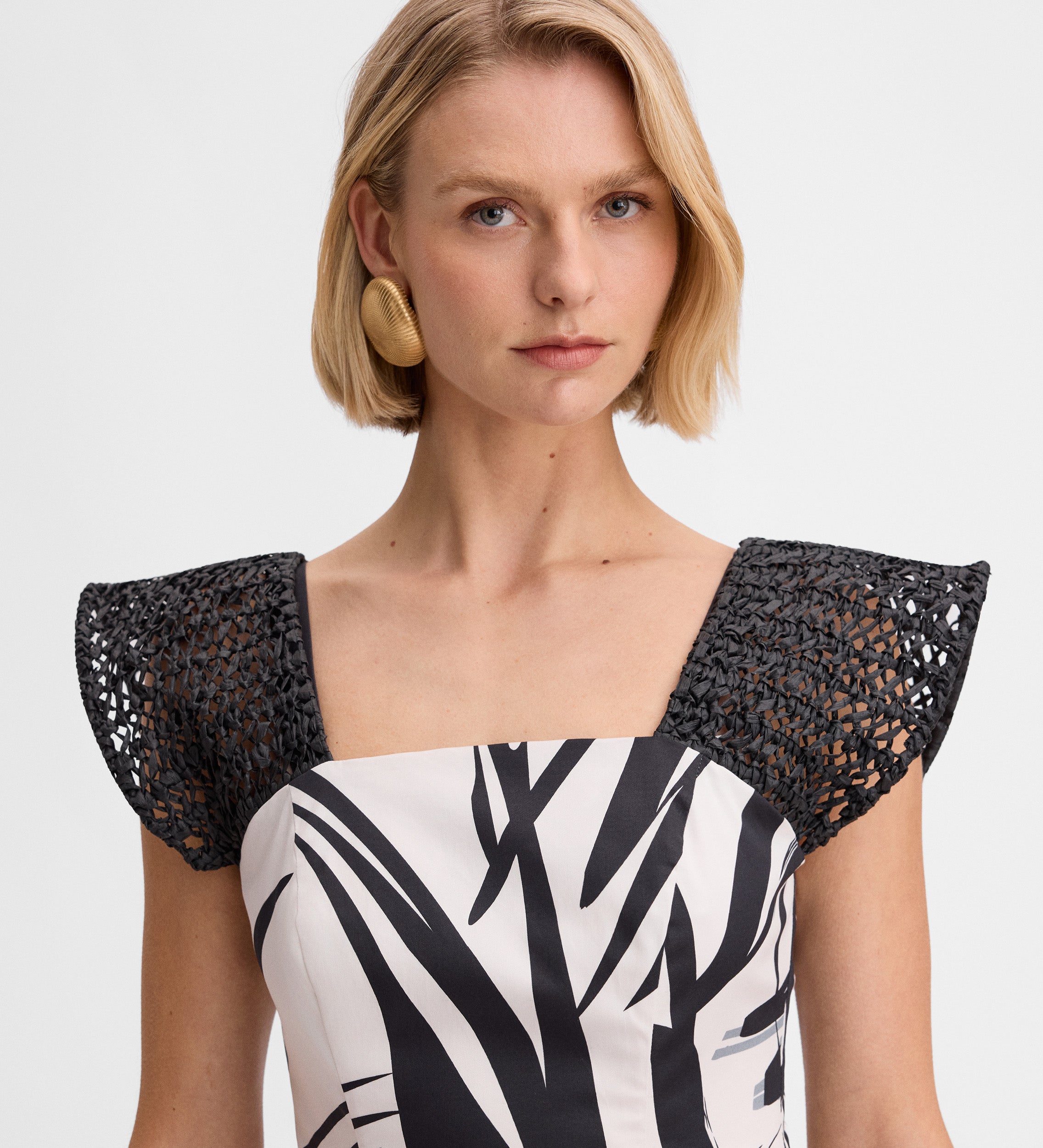 Vestido hombros rafia