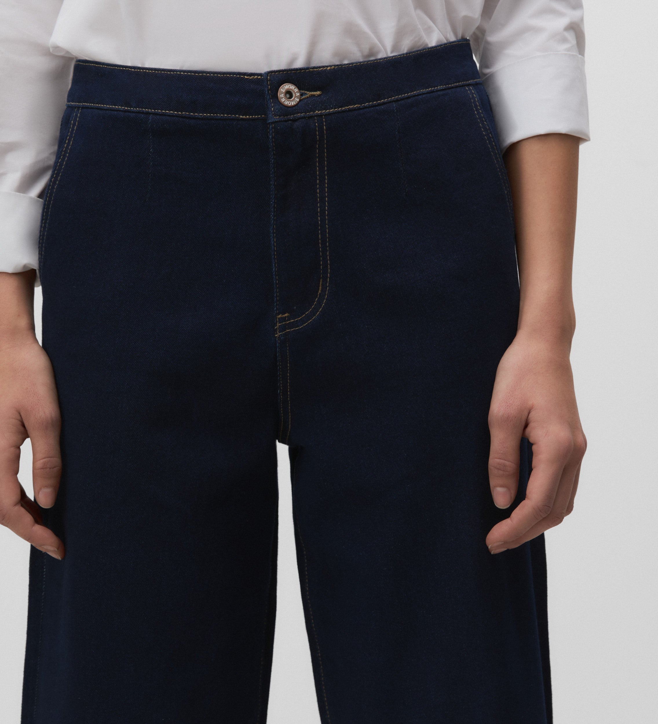 Pantalón vaquero crop bordado inglés