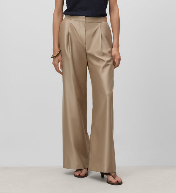Wide pleated trousers