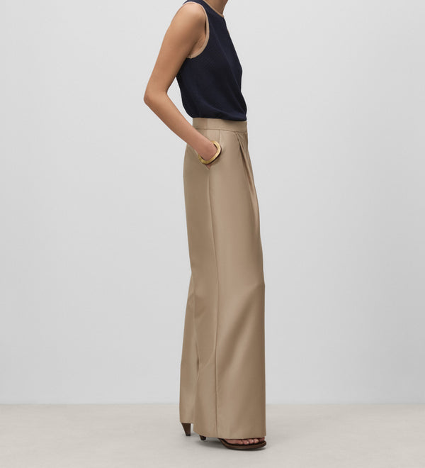 Wide pleated trousers