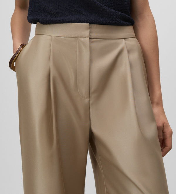 Wide pleated trousers
