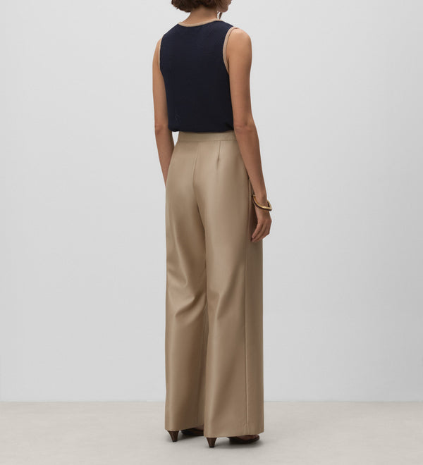 Wide pleated trousers