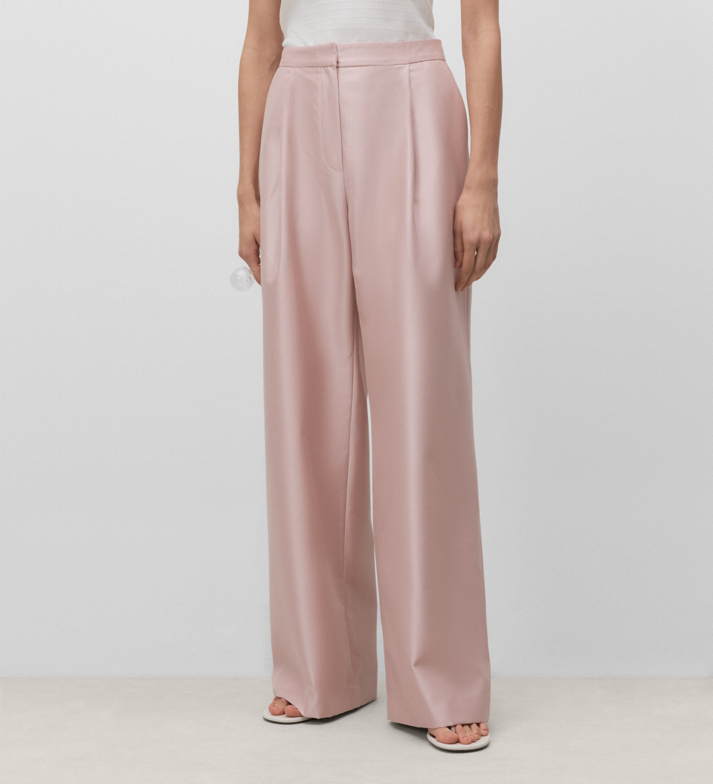 Wide pleated trousers