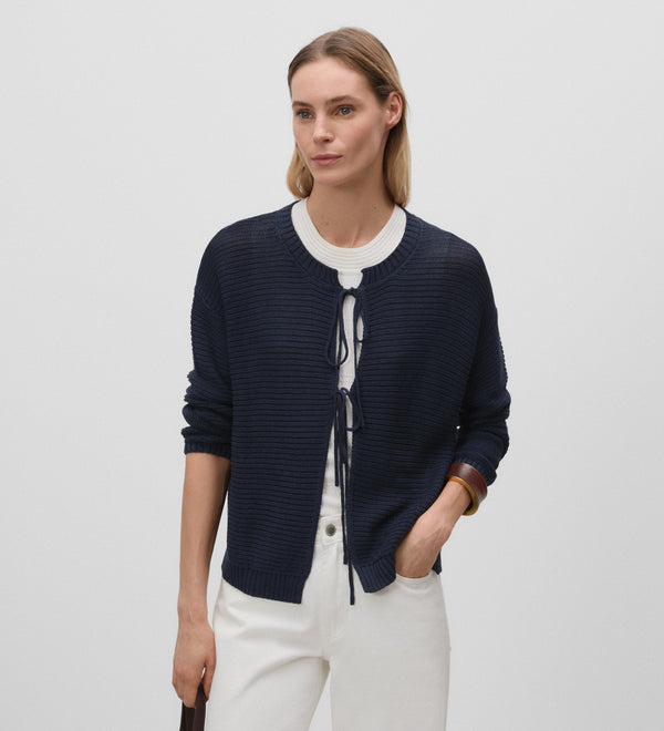 Short cardigan with bows