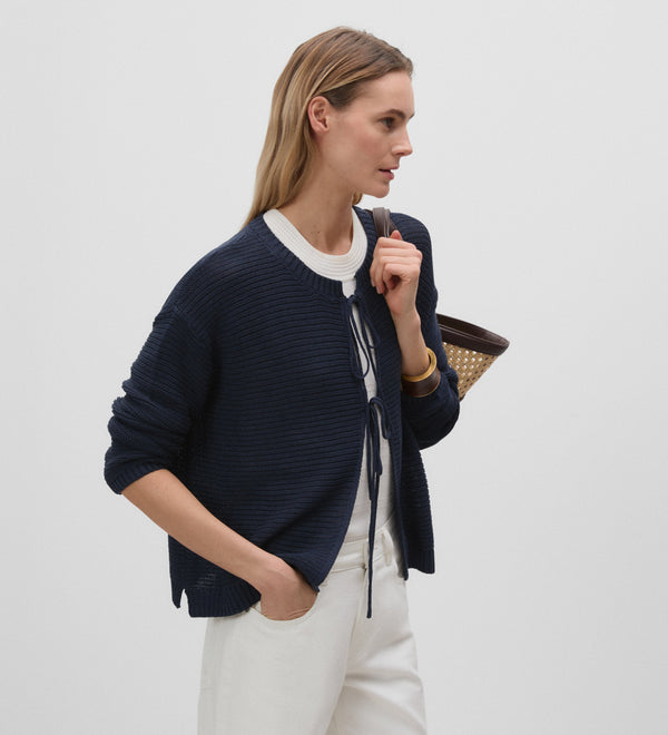 Short cardigan with bows