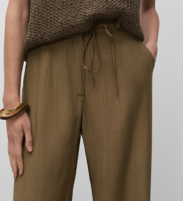 Pantalón fluido cinturón