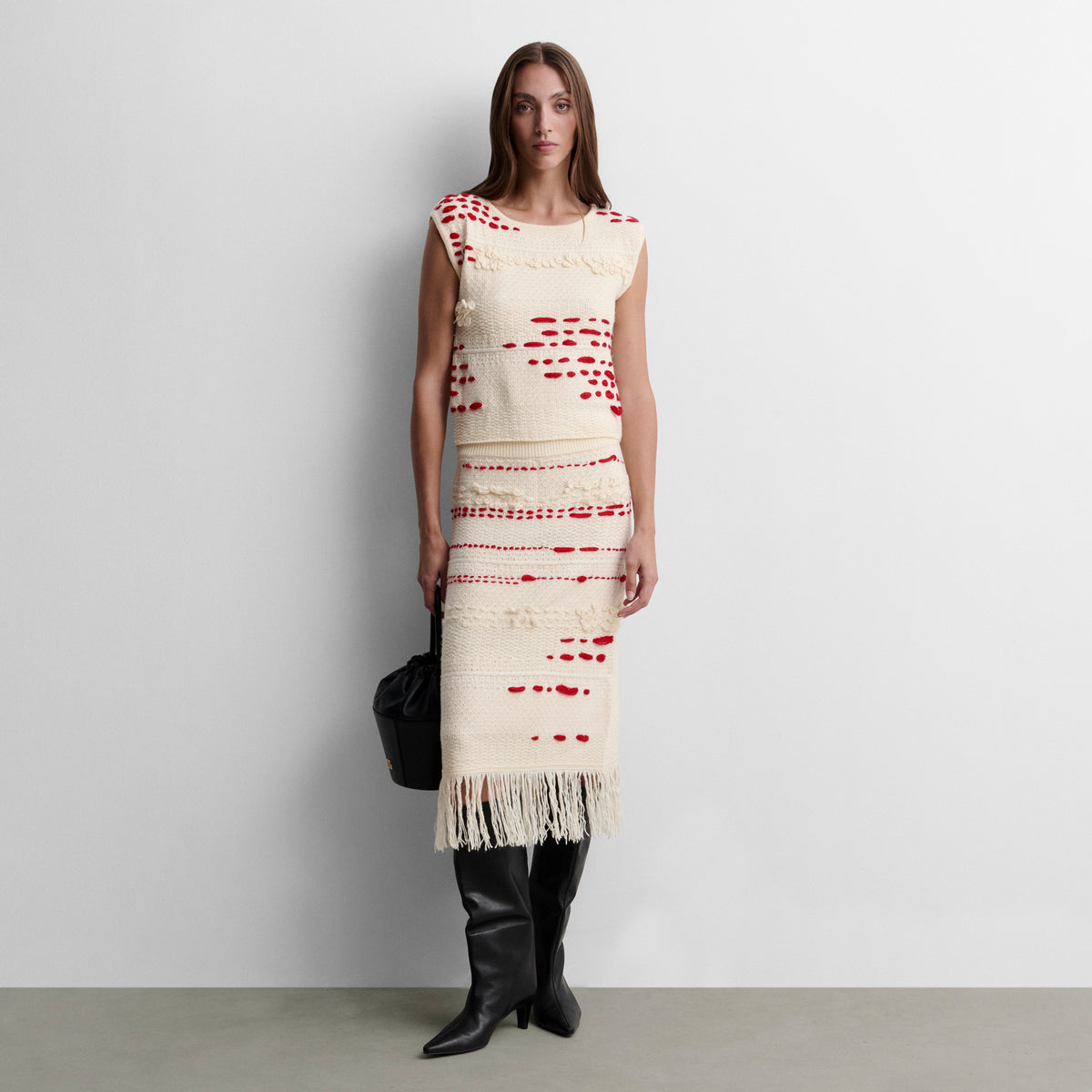 Embroidered knit skirt