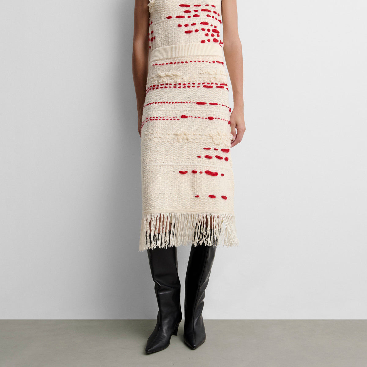 Embroidered knit skirt