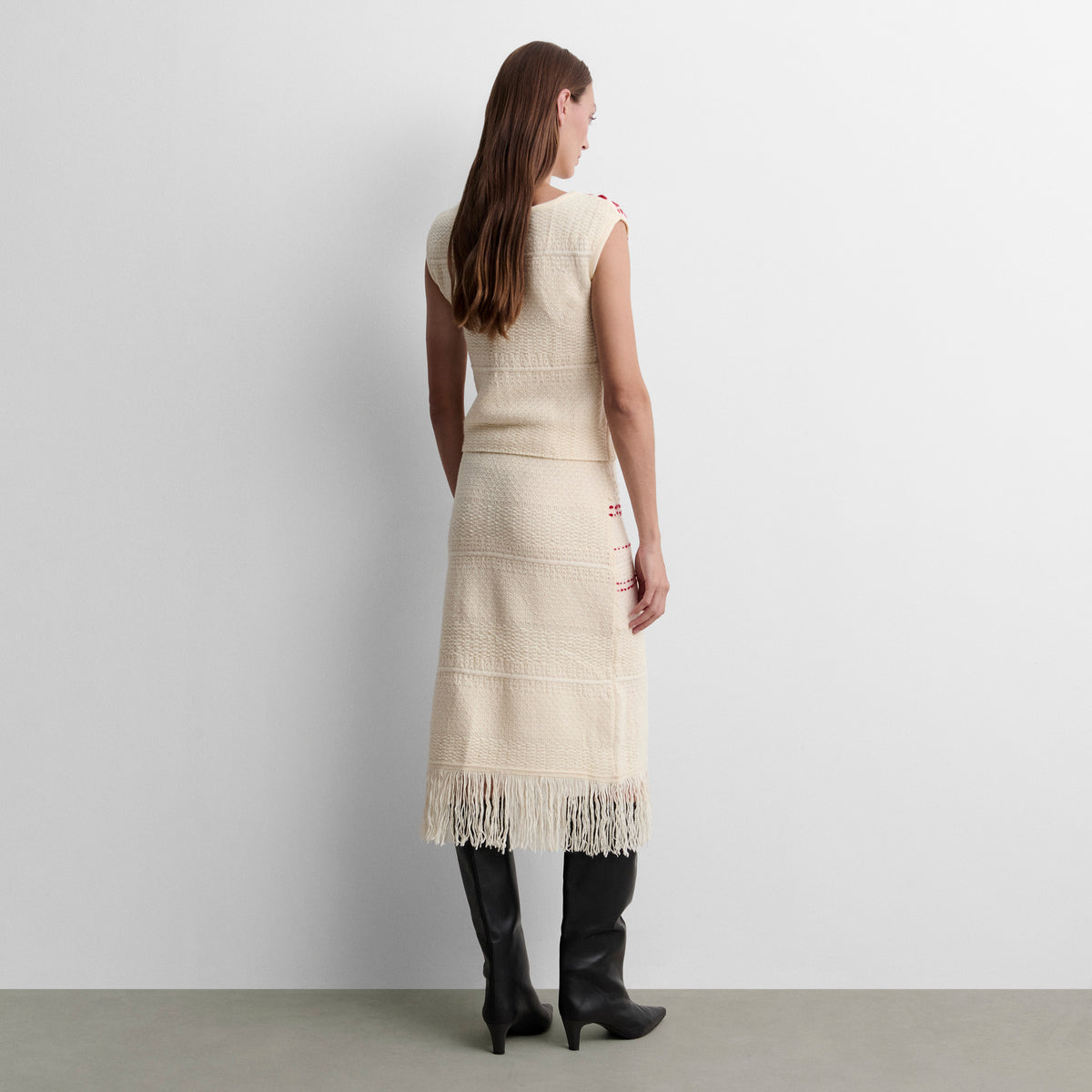 Embroidered knit skirt