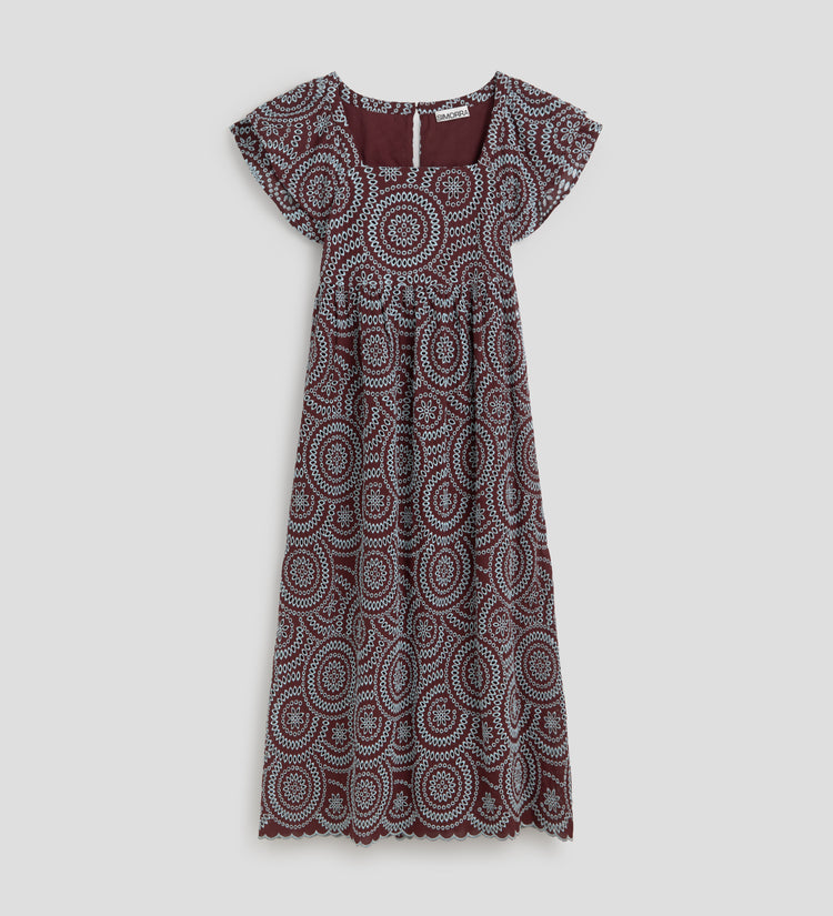 Vestido bordado contraste