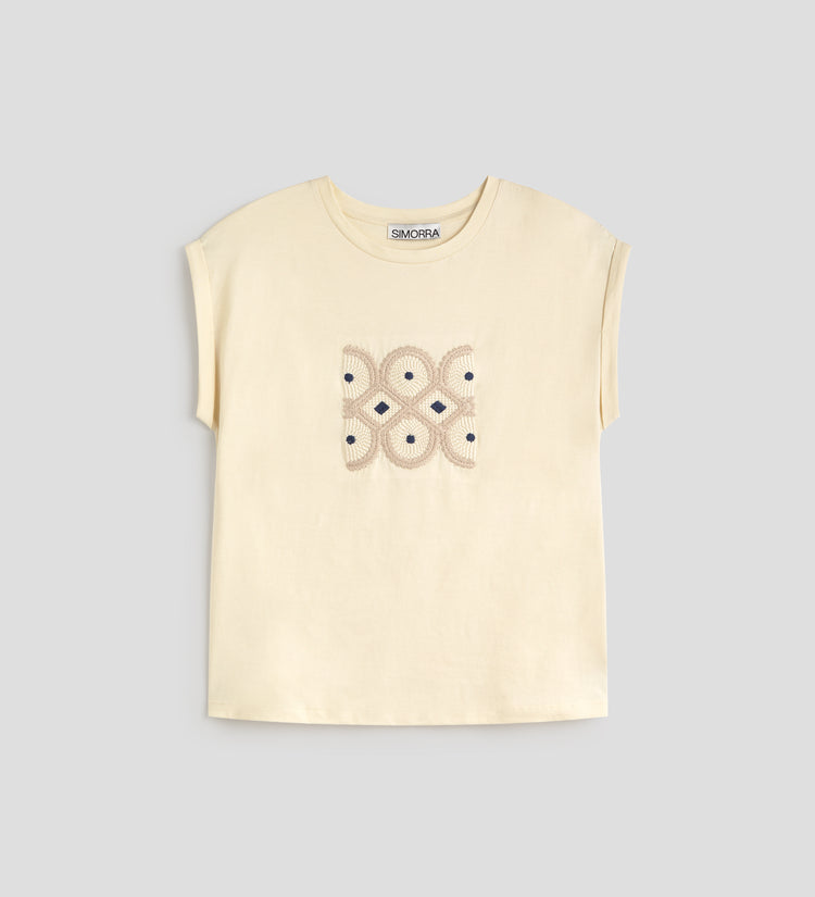 Camiseta con bordado