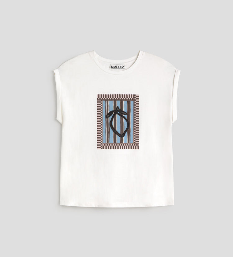 Camiseta con bordado