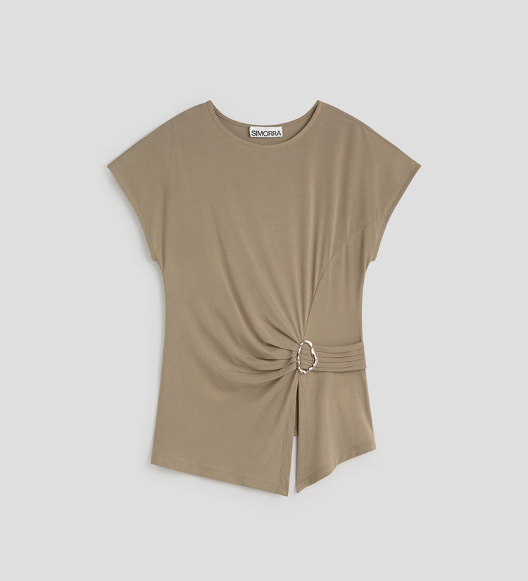 Camiseta asimétrica hebilla